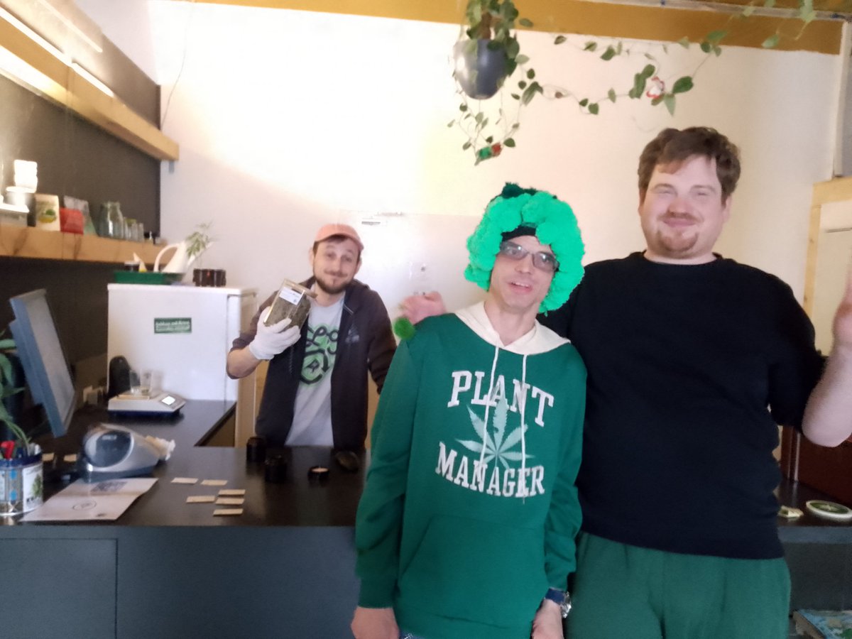 MartinHeinrich8's tweet photo. Tag eins der 420cktt 
#weedmob 
#cscweimar https://t.co/NzJd1rS4sR