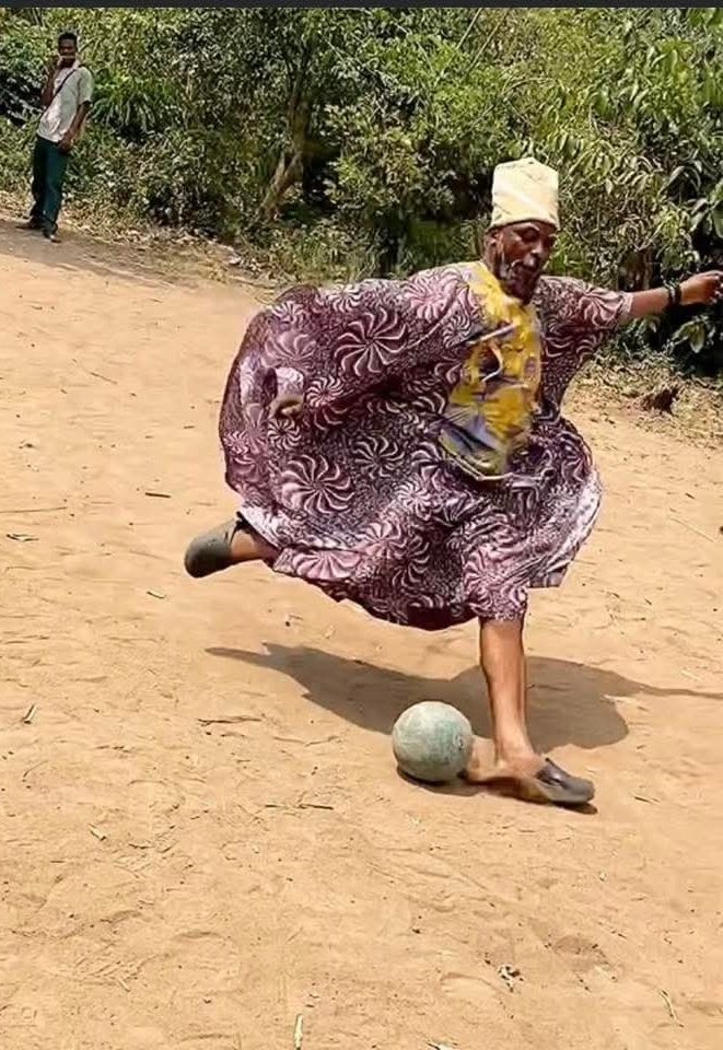 Mr. Roons tweet media