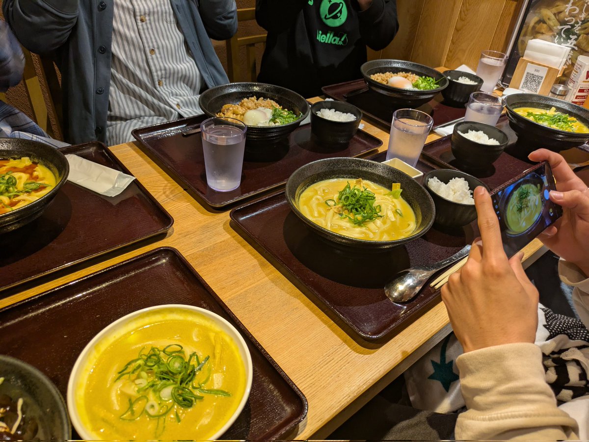 おおおお
学生組で飯
