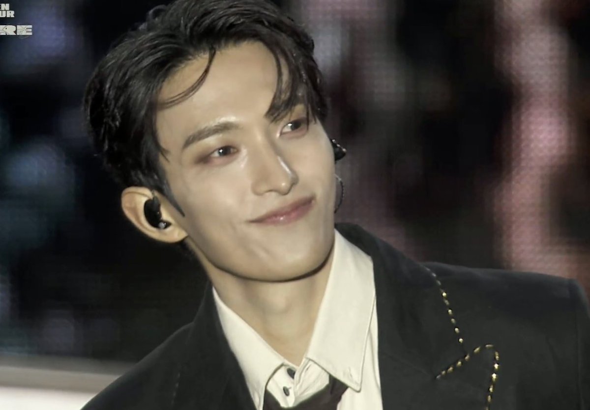 minghaocheoI_'s tweet photo. HOW COULD SOMEONE BE THIS BEAUTIFUL OH DOKYEOM I LOVE U https://t.co/sDX0TKbDpB