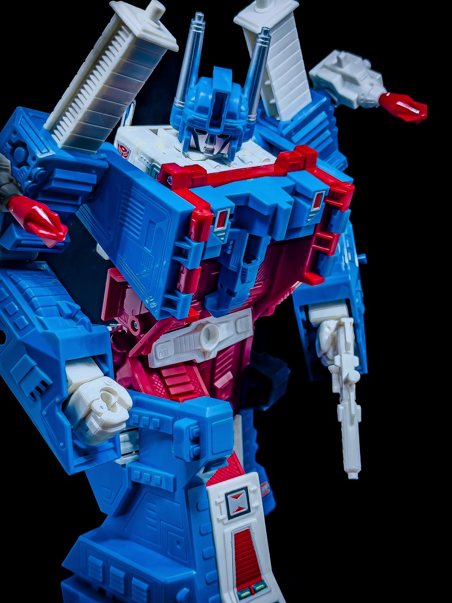 Ian (The Chronicles of Cliffjumper) tweet media