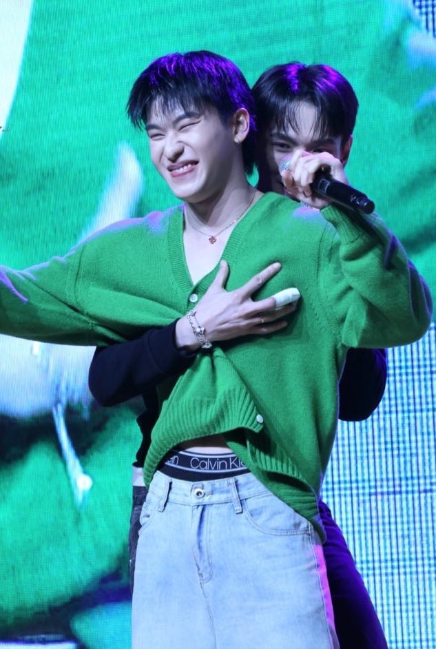 BLUE⁹³. tweet media