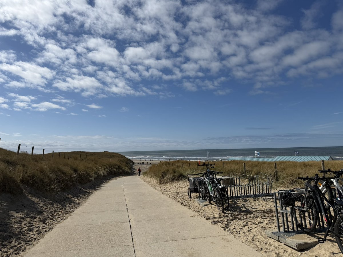 kooswijma's tweet photo. Strandweer!!!! En geen witte vingers😁 https://t.co/yFZ7GXbngx