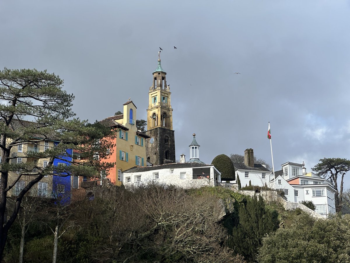 GrahamMFoster's tweet photo. @unmutualwebsite @Portmeirion Recovering from last night, preparing for tonight! https://t.co/ZVxdYk5Pt9