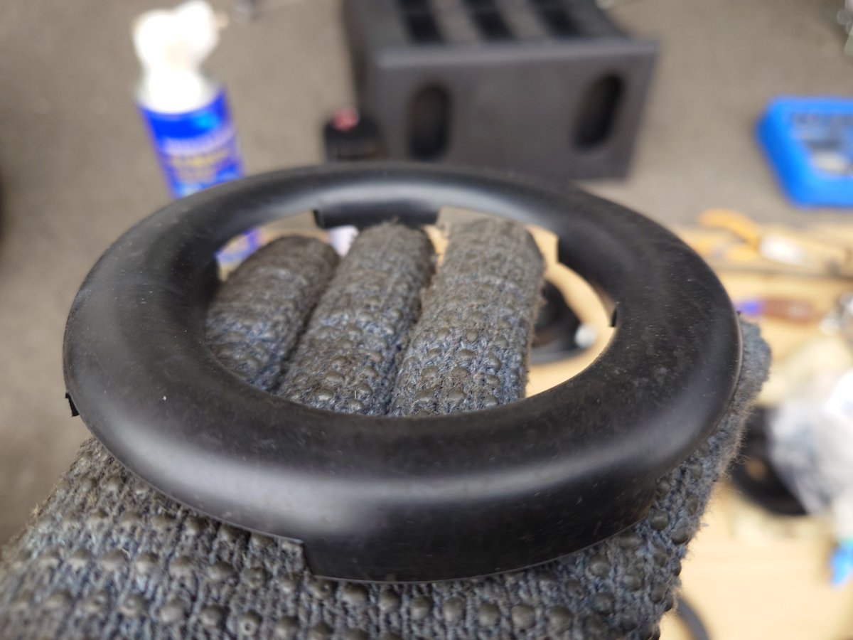 Fender202108's tweet photo. 本日は穴の空いたフロントスプリングバンパーとフロントスタビリンクを新品へ交換。次にリア側のナットをほぼ全て弛め車体を揺すってから1G締めを行う。ロアアーム車体側左のナットが一つだけ緩まず断念。他ナットの1G締め効果で驚くほどしなやかさが復活。リベンジはする。
#ZN6
#1G締め https://t.co/OgZdmiY92F