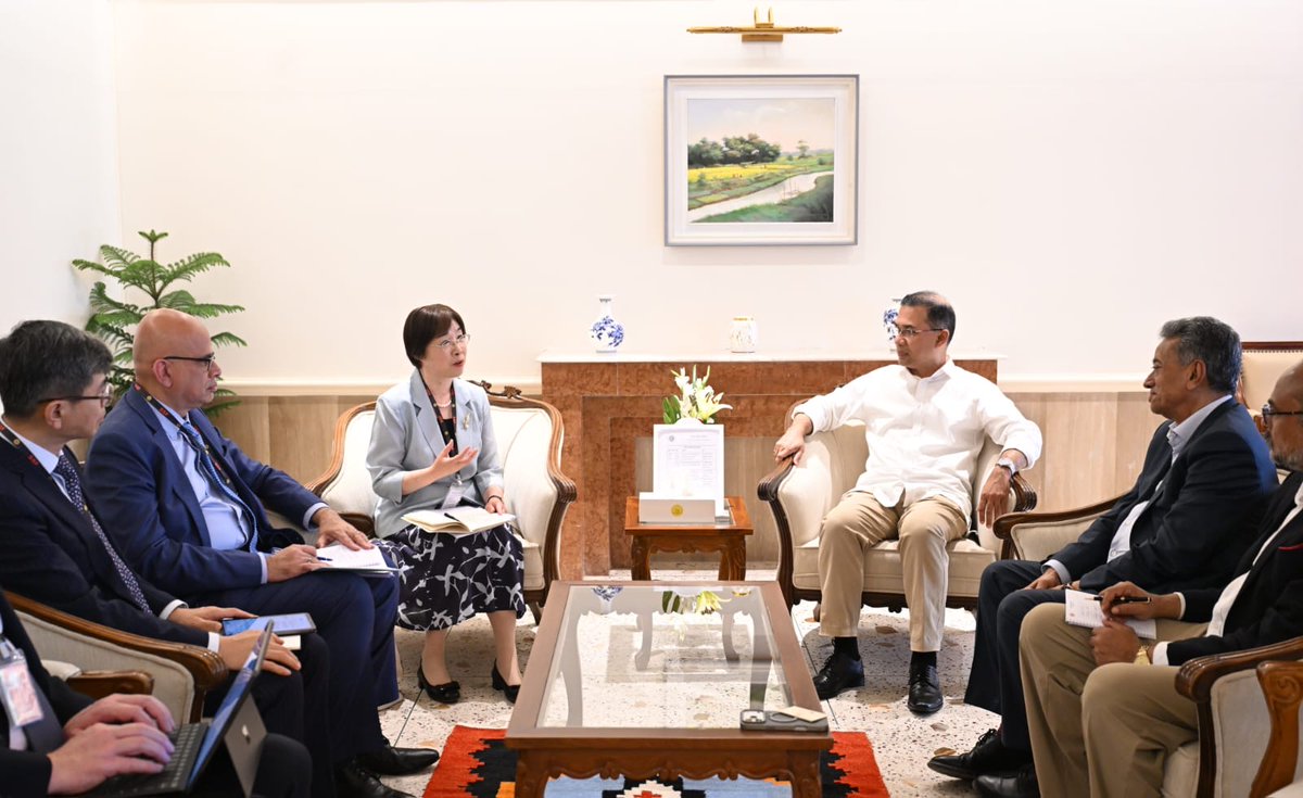 bdbnp78's tweet image. A delegation from the Asian Infrastructure Investment Bank (AIIB) met with BNP Chairman and Honorable Prime Minister Tarique Rahman today at the Prime Minister’s Office in Tejgaon.

#PM #TariqueRahman #Bangladesh #BNP #AIIB #Diplomacy