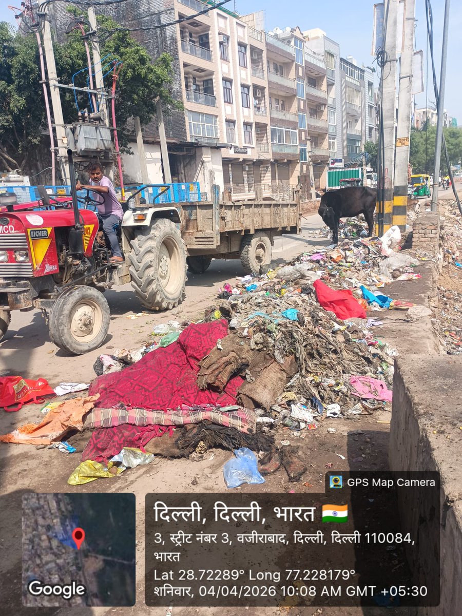 promilagupta24's tweet photo. आज विशेष अभियान के तहत यमुना पुश्ते की सफाई करवाई गई। यमुना नदी और उसके आसपास के क्षेत्र को साफ़ सुथरा रखना हम सभी की ज़िम्मेदारी है इसलिए आप सभी से अनुरोध है कि कूड़ा खुले में न फेंके । https://t.co/qBw48h9nbg