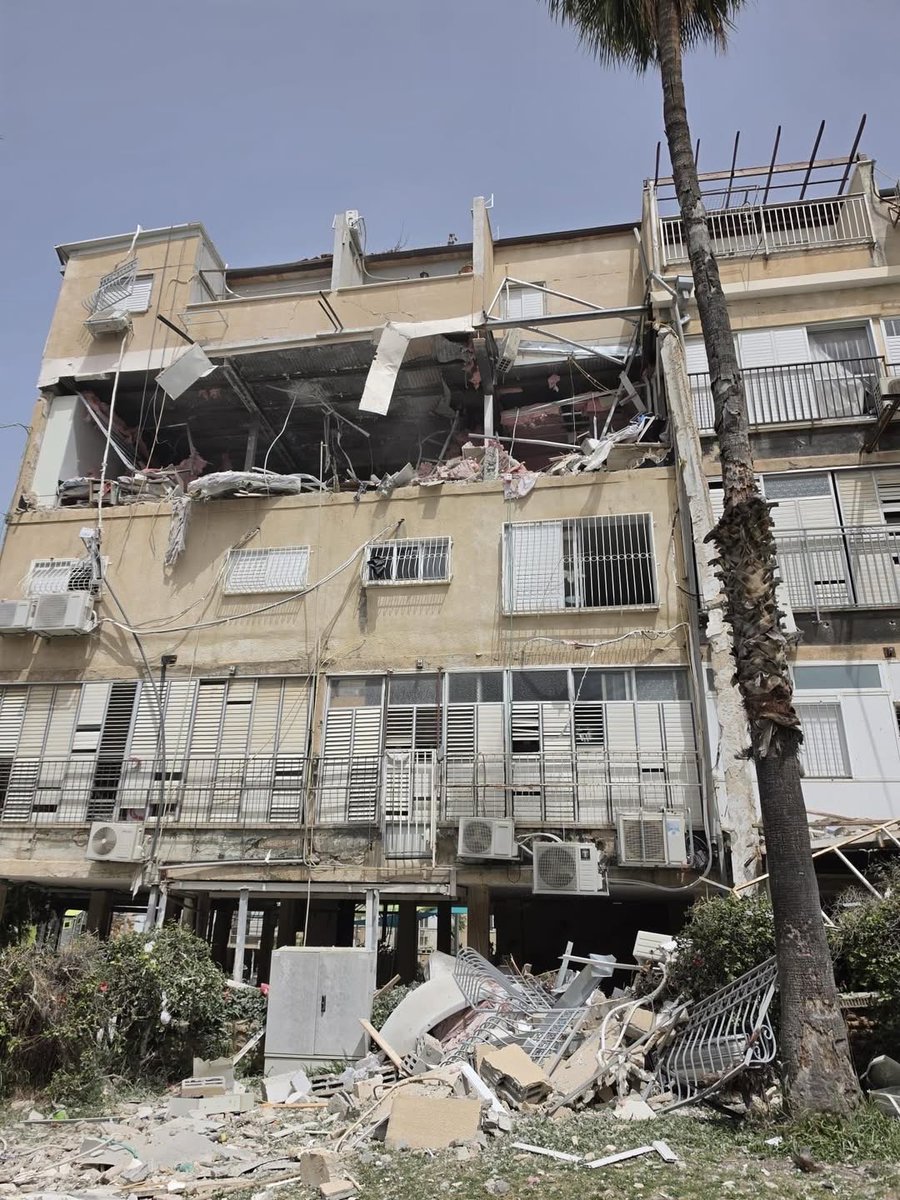 EyeonPalestine's tweet photo. Damage caused by Iranian strike across various areas in central occupied Palestine. https://t.co/OM4w2Tt8Dl