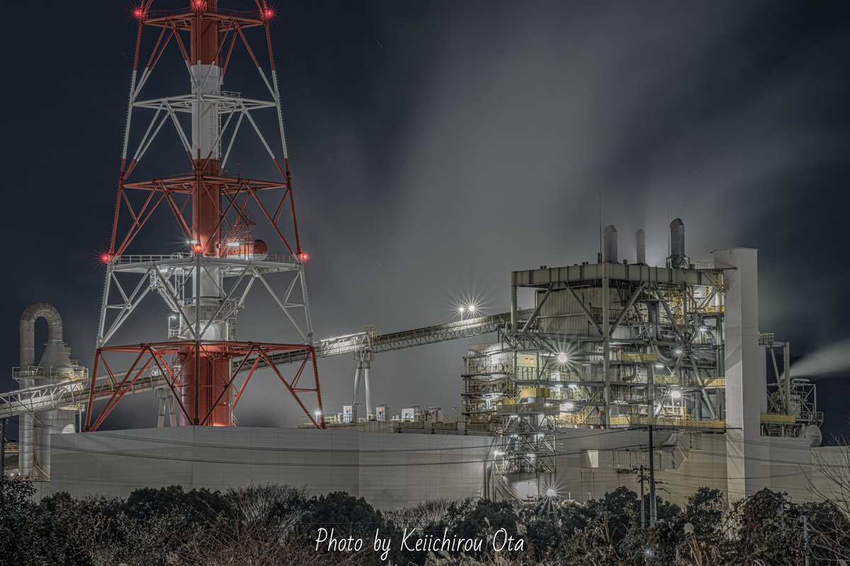 Kei_Photo_Tweet's tweet photo. 煙がもくもくの赤穂工場夜景✨️🏭☁️
#工場夜景
#factorynightview
#夜景
#nightview
#住友大阪セメント
#Nikon
#ニコン
#Z8 https://t.co/oGGEFbrNfD