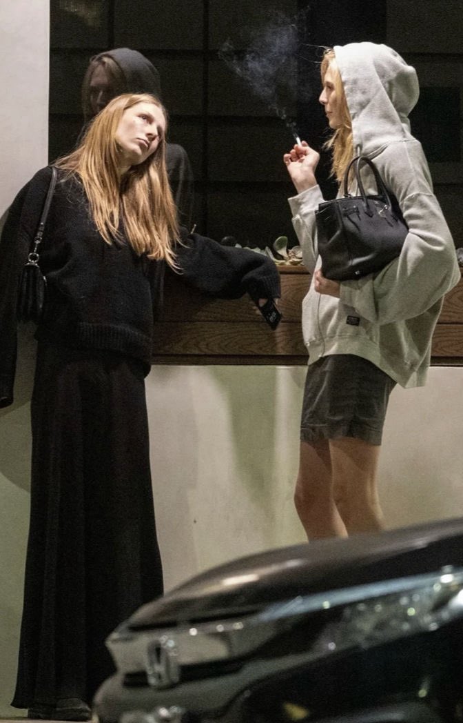 𝖫𝖮𝖵𝖤 tweet media