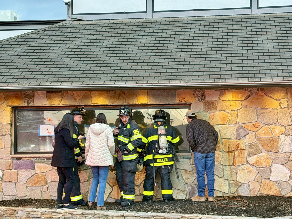sjforman138's tweet image. A fire at the new Charkoal’s Brazilian Restaurant under construction at the site of the old Continental Restaurant on Broadway in Saugus. #boston