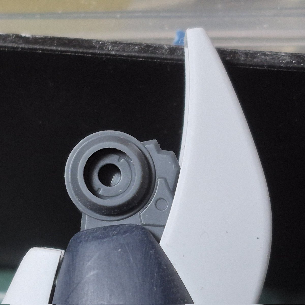 YMS_19B's tweet photo. EG νガンダムの膝関節にある穴

コトブキヤのP145ショートパイプに付属の2mm棒を差し込んでみました。 https://t.co/rtrOixgArZ