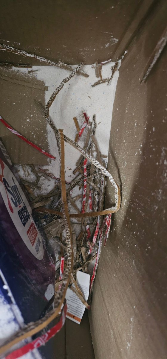 coolranjan's tweet photo. @amazonIN @AmazonHelp @amazon @JeffBezos @ajassy  had received grocery items whose return window closed yesterday. Was out of station and today when opened box surf excel had spilled over and damaged. 4 time customer service team disconnected call when asked to transfer to senior https://t.co/m2NeFu2IQW