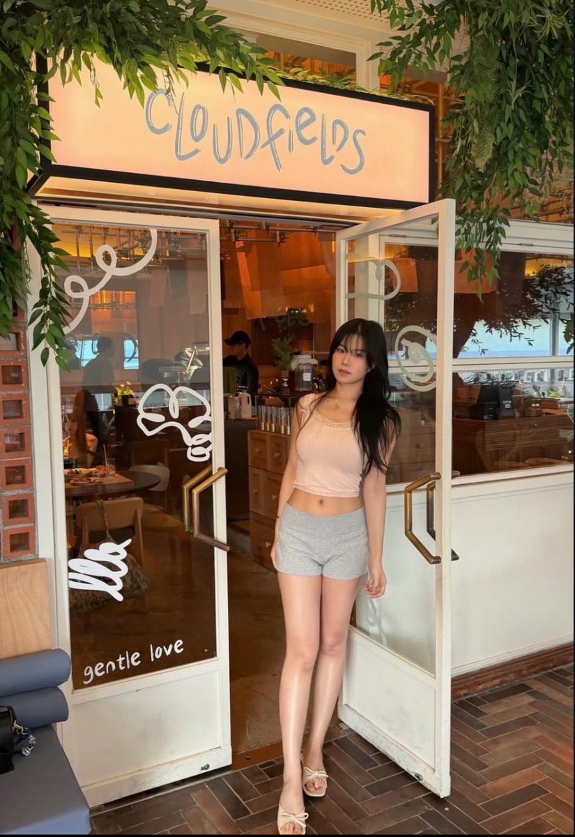 sg midriffs tweet media