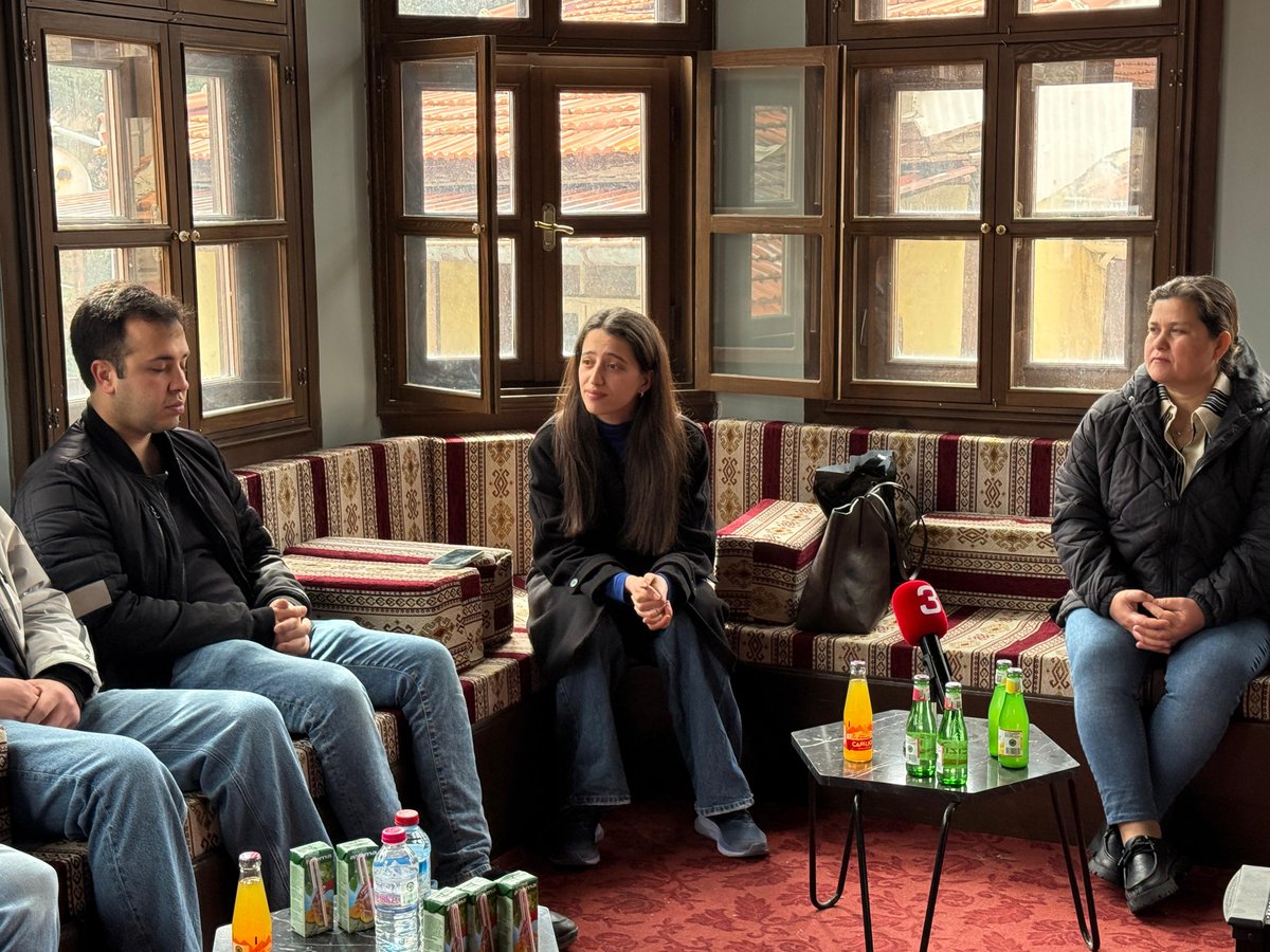 1903 Afyon Beşiktaşlılar Derneği olarak bugün kalbimiz SMA Tip-1 hastası Gökçe bebeğimiz ve ailesiyle birlikteydi. Dernek binamızda bir araya geldiğimiz ailemize, futbolcularımızın imzaladığı formayı takdim ettik.  +++