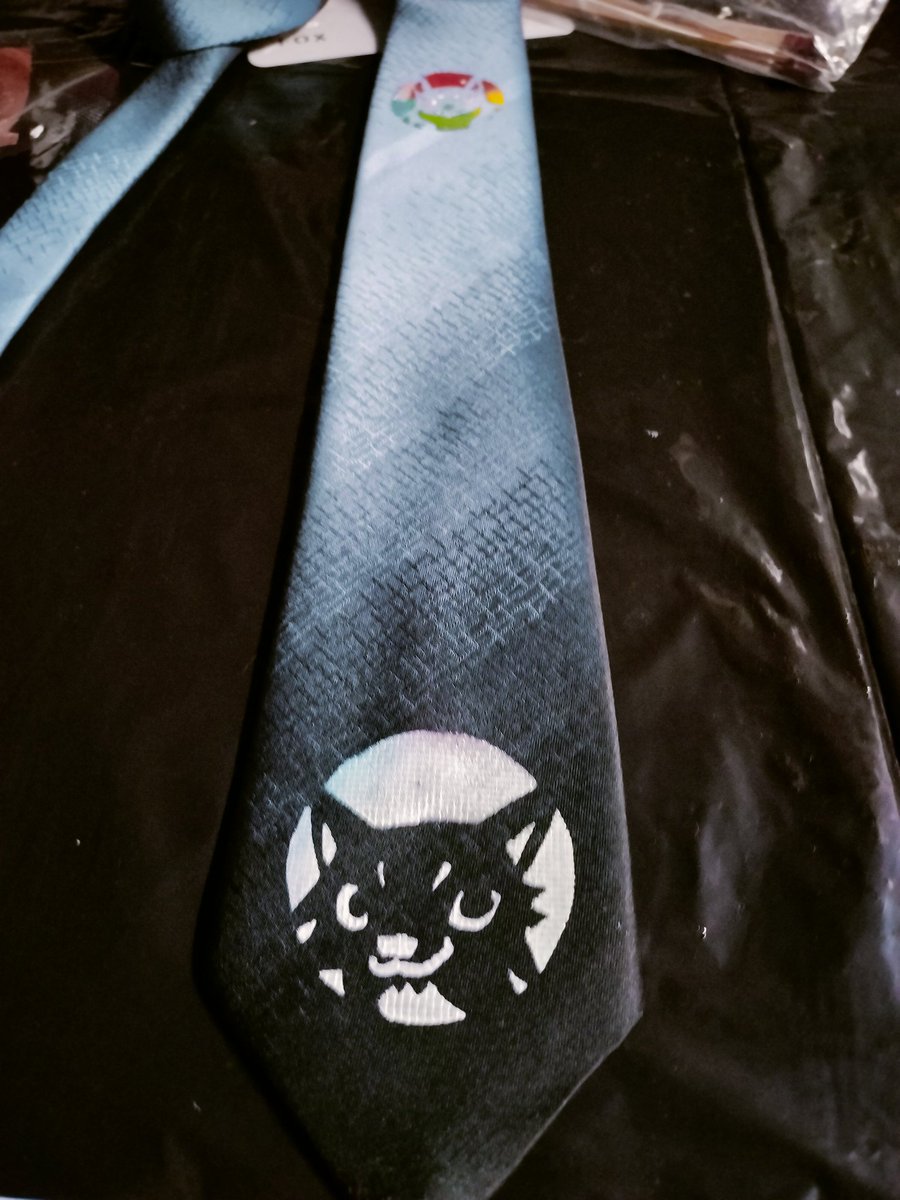 九条さんモデルでネクタイ制作中。
#九条　#イラスト　#狼犬　#型染め　#ネクタイ