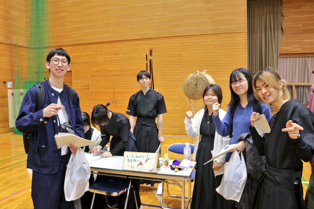 各ブースの様子です! 
文化系、体育系、委員会、兼部OK、いろいろあって迷いますね🥹