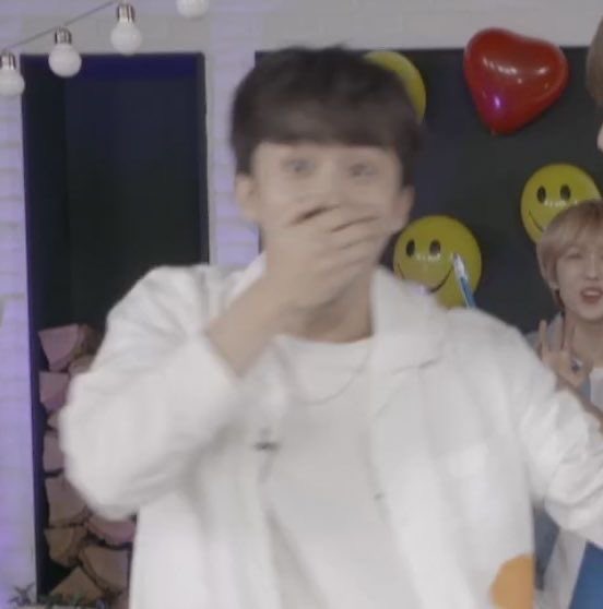 ตำนานฮีโดนทีมงานหลอกให้ร้อง hello future ตอนนั้นเอ็มวีกับเพลงเต็มยังไม่ปล่อย น้องเล่อตะโกนบอกว่า“ร้องไม่ได้!” แต่ตอนม้าคร้องน้องเล่อก็ช่วยร้องนะ จะบ้าว่ะ55555555555555555555555555555555555555555