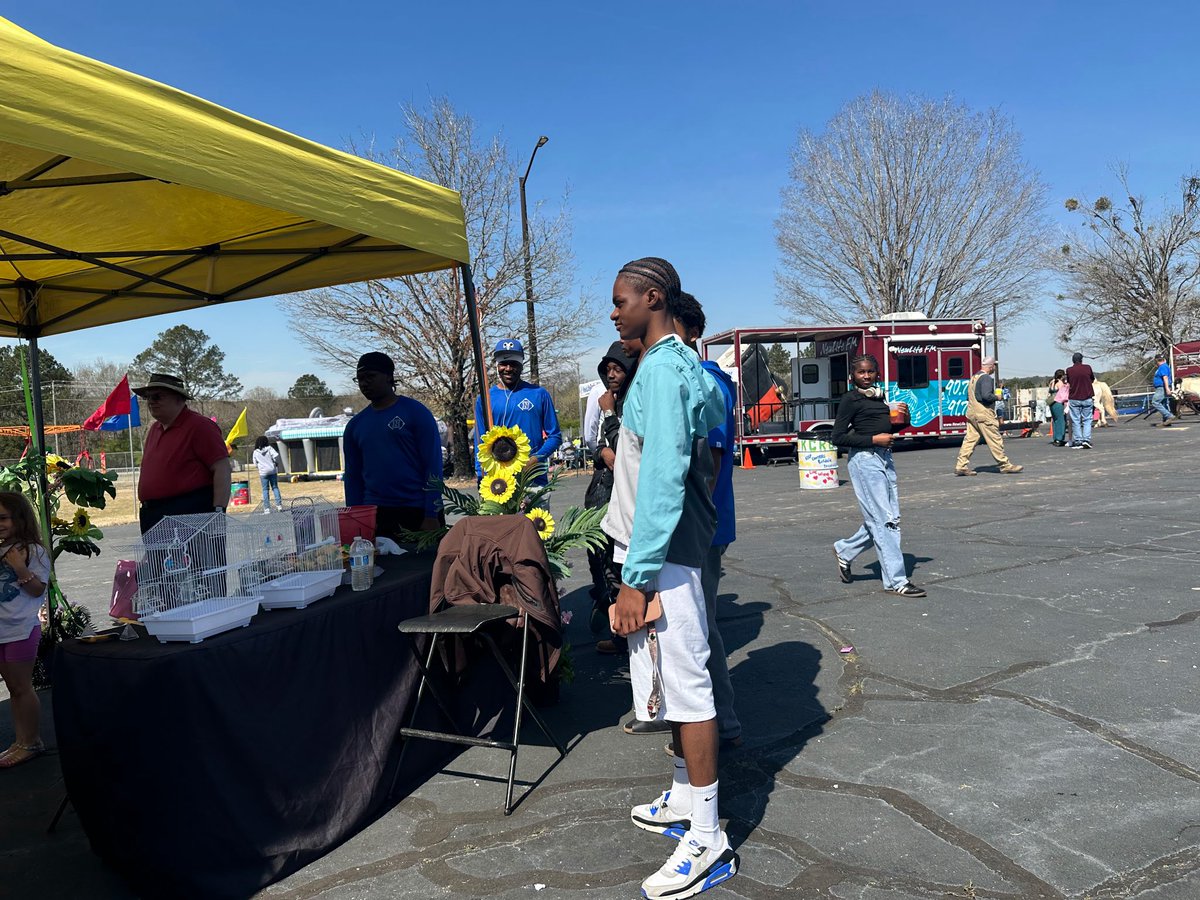 NewtonramsBase's tweet photo. More than baseball. 💙
Your Newton Rams out in the community giving back at the Cherry Blossom Festival 🌸
Building relationships. Serving others. Representing the Ram way.
#GoRams #BuiltDifferent #NewtonBaseball #CommunityFirst https://t.co/S4luFq4kta