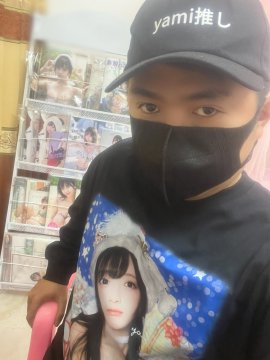 yamily0624's tweet photo. yami！！！
终于拍照返图了，拍立得超级可爱！😊
每一张都好萌！而且yami的涂鸦风格太可爱了~💕拟声动词和爱心涂鸦还有留言！特别喜欢！🥹作为粉丝我是幸福的！(❁´◡`❁)
还有写真集呀~看到留言啦~当��看到的时候特别感动💓
收到粉丝名称to小鱼啦~开心！🥰
应援衫和帽子很搭哦~💕
@chanbaekkailu1 https://t.co/UYzytNlFOA