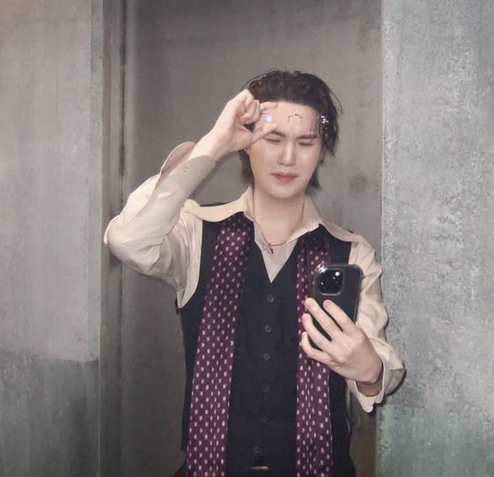 new yoongi reaction image just dropped guys