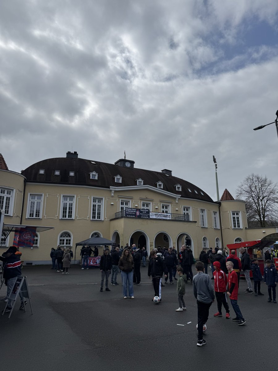 Erwin_VdSande's tweet image. Op bezoek in één van de meest iconische stadions in Duitsland: Stadion am Zoo van @rot_blau_com - een paradijs voor groundhoppers 🤩
#wsv