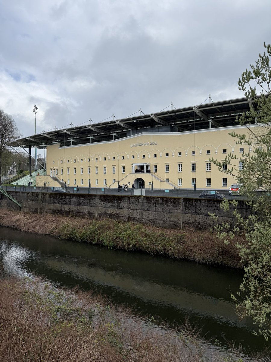 Erwin_VdSande's tweet image. Op bezoek in één van de meest iconische stadions in Duitsland: Stadion am Zoo van @rot_blau_com - een paradijs voor groundhoppers 🤩
#wsv