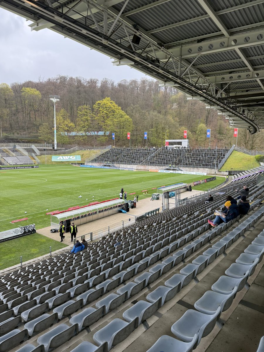 Erwin_VdSande's tweet image. Op bezoek in één van de meest iconische stadions in Duitsland: Stadion am Zoo van @rot_blau_com - een paradijs voor groundhoppers 🤩
#wsv