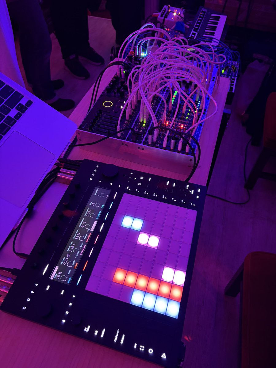 StudioKAT_synth's tweet photo. 21時から浅草金虎でライブします https://t.co/JxGf7tC24n