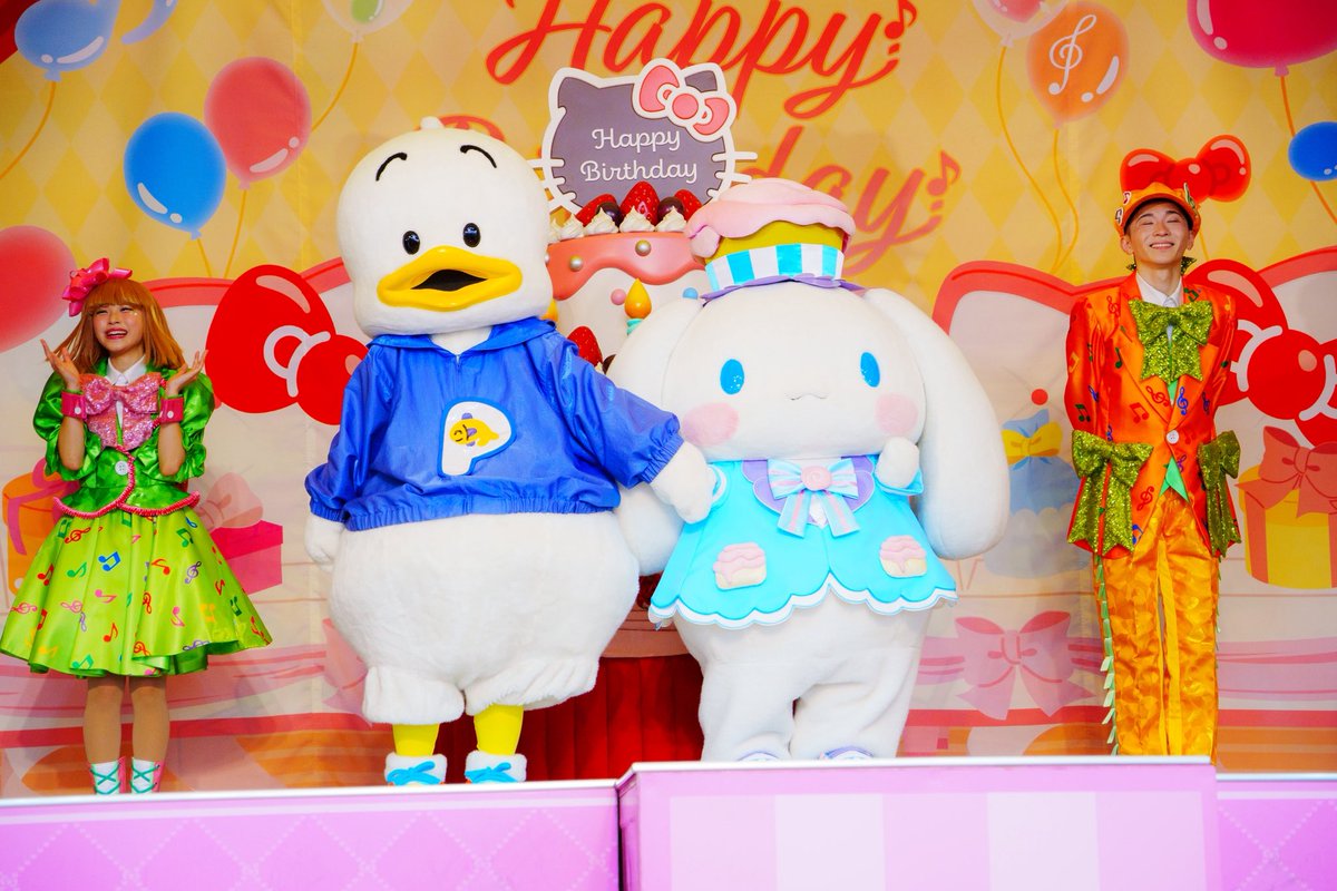 シナモンとペックルおててつないでの登場です🩵💙 #ハーモニーランド