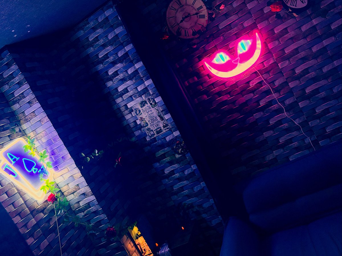 20:00オープンです🙆‍♀️
生憎の天気ですが雨宿りにChillしに来てください！
本日もワンオペですがよろしくお願いします！

#名古屋 #シーシャ #シーシャ深夜営業 #名古屋アフターバー #名古屋シーシャバー #シーシャ好きと繋がりたい #ＬＧＢＴＱさんと繫がりたい