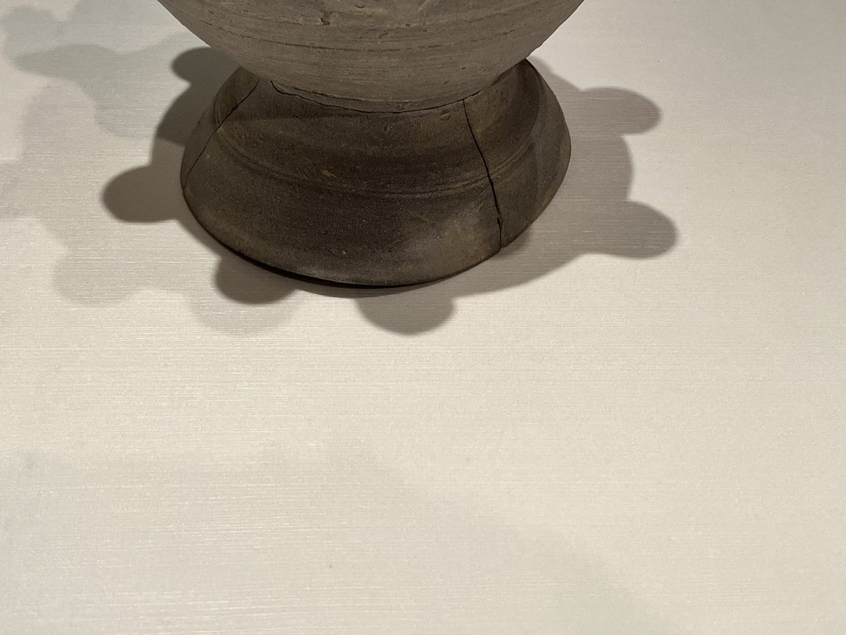 naousaffy's tweet image. 上から見たらミャクミャク⁉️
でも上から見れないなーと思ってたら、影がミャクミャクでした😆

#SUEKI
#兵庫陶芸美術館
#ミャクミャク