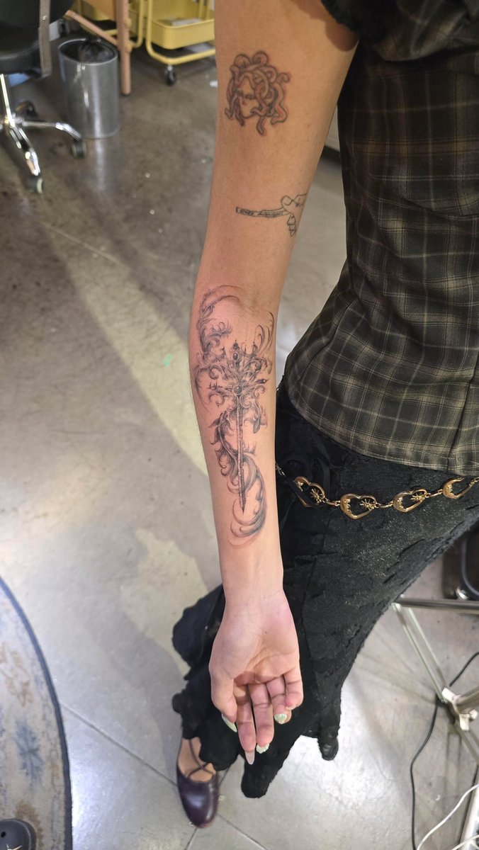 sexy siren scorsese🦇 tweet media