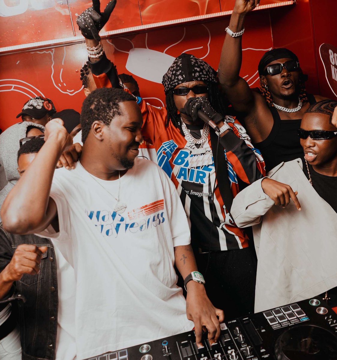 ZHUSSSSSSS tweet media