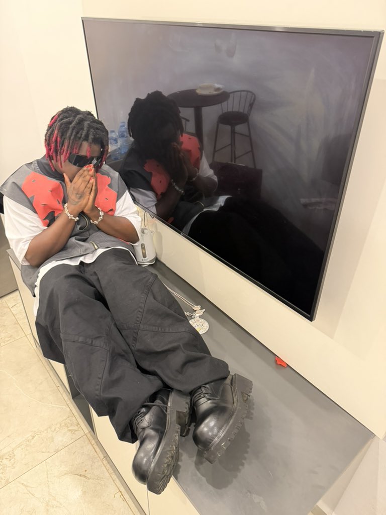 Famouspluto tweet media