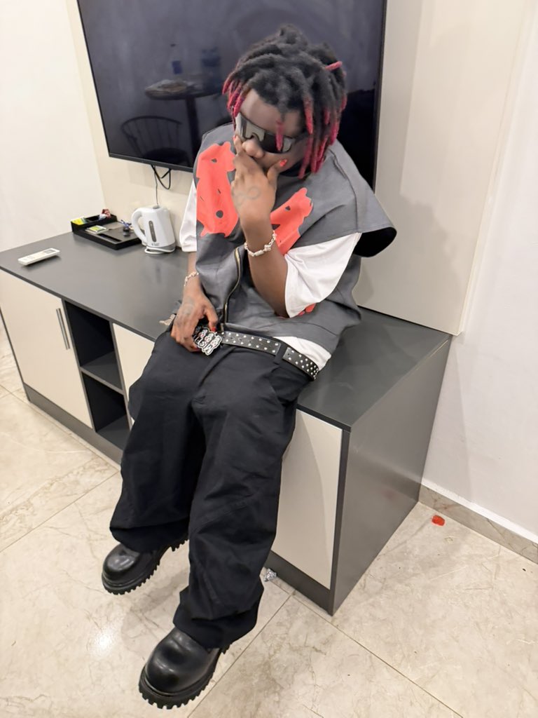 Famouspluto tweet media