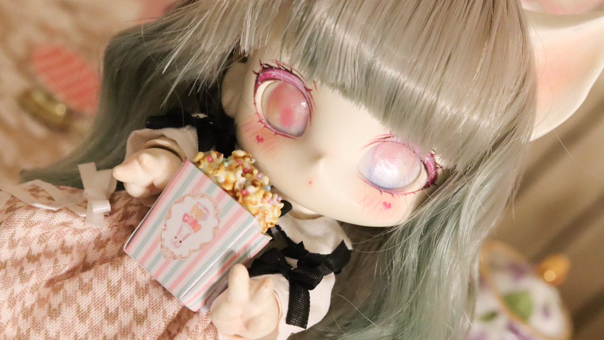 ポップコーン🍿買ってもらった！

うれしい、優勝！

🍿:宇井様(<a href="/azuru_3/">宇井@🍰🎡💐販売中</a> )

#海月のベスティ　#えんふぉれ服