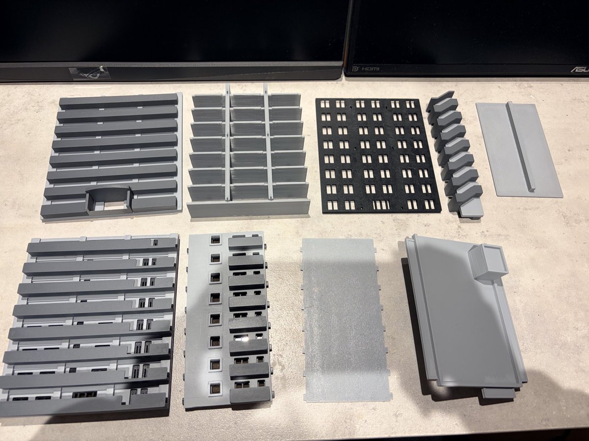 FUYA_SHOU1020's tweet photo. 3Dプリンターでマンション作りました！
やすりがけと塗装もしてかなり綺麗に仕上がりました。

#建築模型
 #3Dモデリング 
#3Dプリンター https://t.co/wgcCU8N7D2