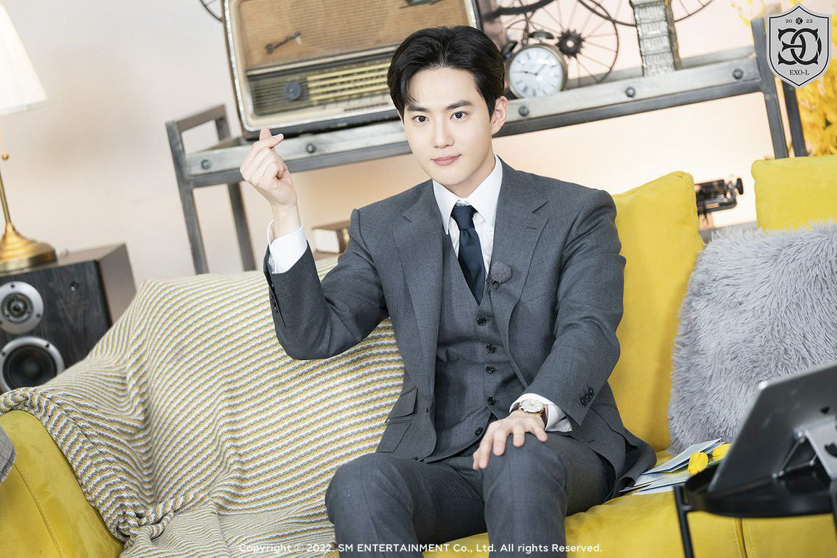 SUHO pixel tweet media