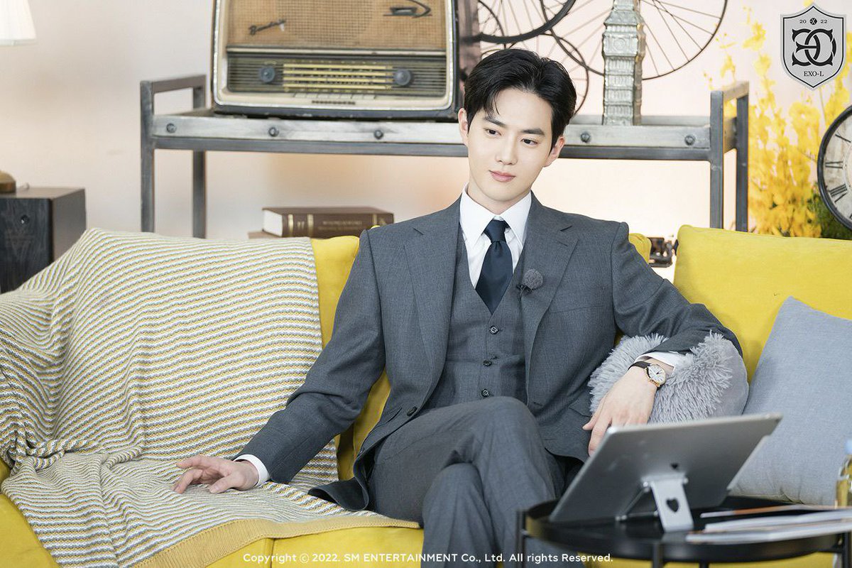 SUHO pixel tweet media