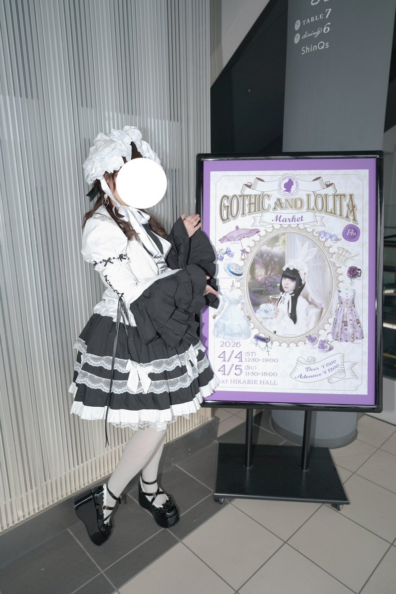 pinky__drops's tweet image. ゴスロリマーケット1日目🖤🤍
MMK SUPPLYさんの01セットアップと
27-nina-さんのヘドレをあわせてGLM参戦しました🤍🖤
27-nina-さんの最強コンビとMMK SUPPLYのデザイナーさんとご挨拶もできたり、また新たなかわいいアイテムをお迎えしたりお写真たくさん撮れて充実しました✨#glm #glm14