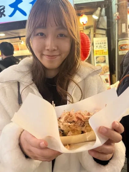 kucpanda's tweet photo. 【団員紹介⑦】
実家のワンちゃんをこよなく愛する人事！とても人懐っこく、彼女に関わるすべての団員が魅了されています！しごでき要素も強く、団の運営では頼りになります✨

あだな：もに
学部：総合人間学部
出身：佐賀県
パート：メゾソプラノ

＃京大合唱団
#春から京大 https://t.co/Lk1kREX4x6