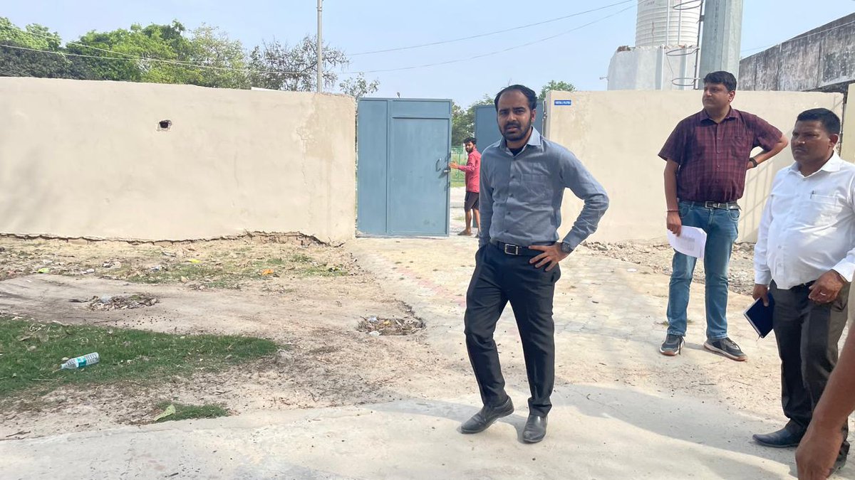 MSCLOfficial's tweet image. मुजफ्फरपुर नगर आयुक्त ऋतुराज प्रताप सिंह ने सिकंदरपुर स्टेडियम, लेकफ्रंट व MIT रोड का निरीक्षण किया।
स्टेडियम कार्य शीघ्र पूर्ण करने के निर्देश, अम्यूजमेंट पार्क व स्ट्रीट मार्केट हेतु स्थल चयन।#Muzaffarpur #SmartCity #UrbanDevelopment @UDHDBIHAR @IPRDBihar @DM_Muzaffarpur