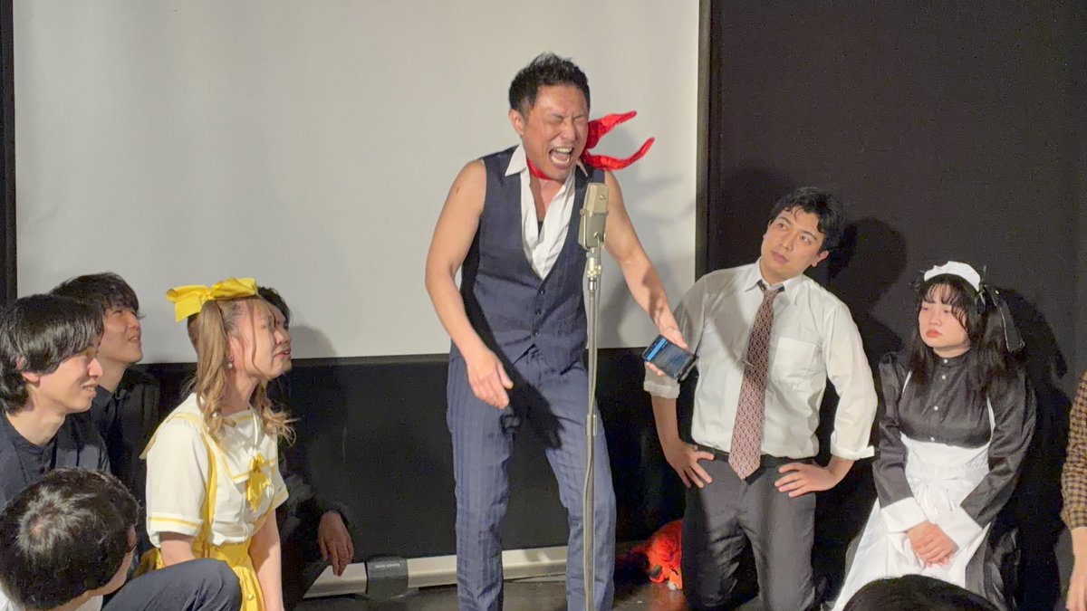 gakuyasode's tweet photo. ランディーさんによる
「もう恋なんてしないなんて」
本気歌唱タイムです！！！🎤

なぜか、かとうにちようび！さんが号泣しています！🥲
#ゆでででん

https://t.co/0fY4edtbhS https://t.co/wUq7X4qo5N