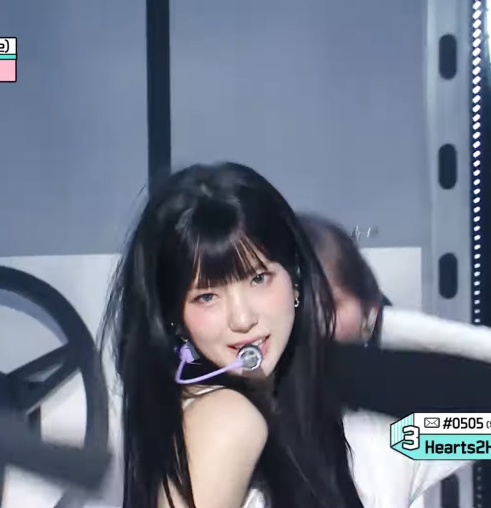 CrystalClarit13's tweet photo. 유진아... 비주얼은 절대 변하지 않아.. https://t.co/F1SWnkXEjS