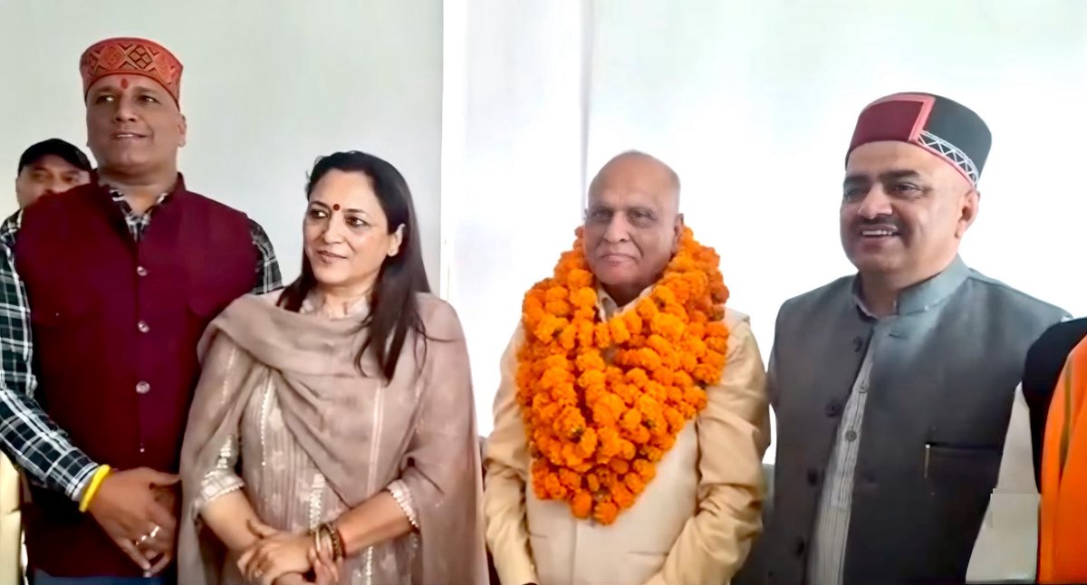 sudhirhp's tweet photo. पर्वाणु नगर परिषद के पूर्व अध्यक्ष ठाकुर दस शर्मा जी का आज भाजपा परिवार में शामिल होना अत्यंत हर्ष का विषय है।

कॉलेज के समय से ही आपको निरंतर जनसेवा के प्रति समर्पित भाव से कार्य करते हुए देखा है। आपका अनुभव और समर्पण निश्चित रूप से संगठन को नई ऊर्जा प्रदान करेगा।

आपको इस नई यात्रा के लिए हार्दिक शुभकामनाएँ।

#BJPHimachalPradesh  #Parwanoo