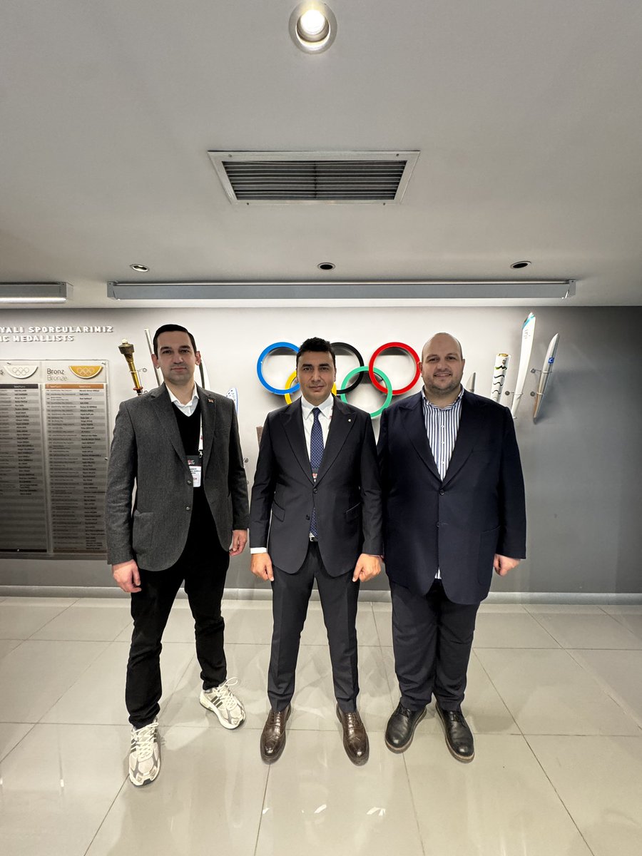 Av_Emin_Ozkurt's tweet photo. TMOK Olağan Genel Kurulu’na katılarak spor dünyamızın değerli isimleriyle bir araya geldik. 🤝
Başkan seçilen Sayın Veli Ozan Çakır’ı tebrik ediyor; tüm paydaşlarıyla birlikte Türk sporunun zirveye taşınacağı bir dönem olması temennisiyle. 🏀🥇
#TMOK #İstanbul2036 #Olympics 🚀 https://t.co/BAFu8tLJaZ