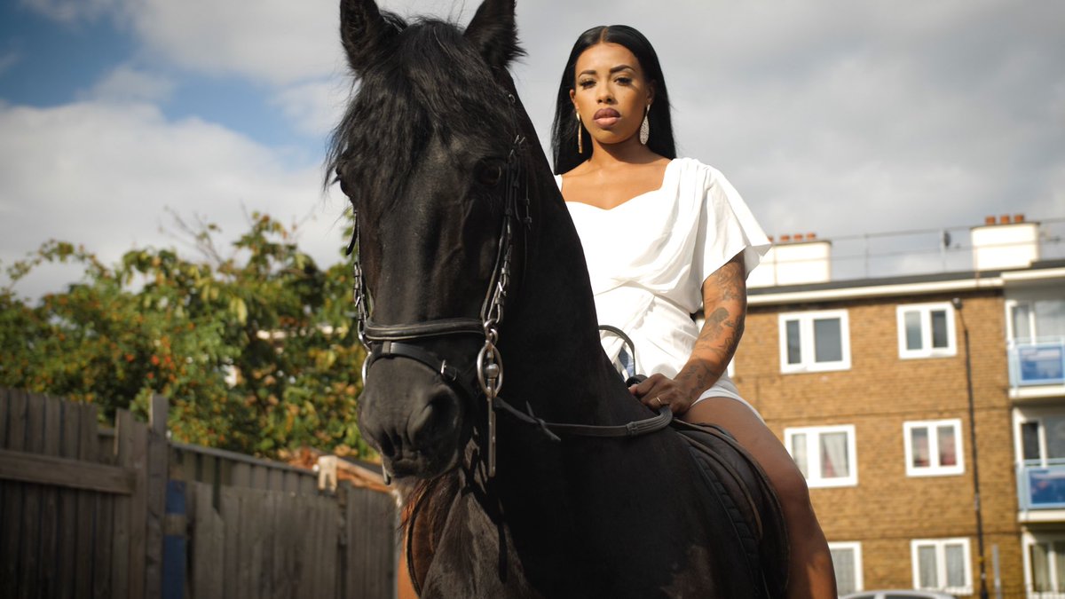 Trillary Banks 🏦🩷 tweet media