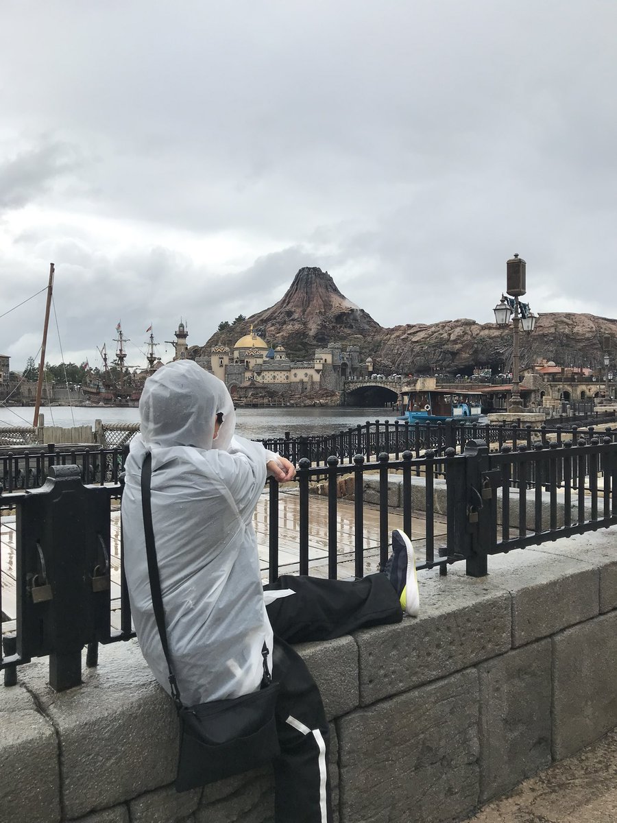 vr_infinity's tweet photo. 雨のディズニーシー楽しんできました😃 https://t.co/cJBd1aGW9V