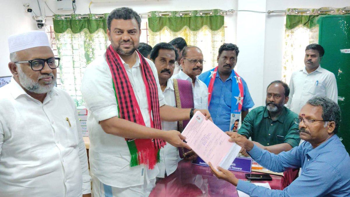 sdpitnhq's tweet photo. நன்னிலம் சட்டமன்றத் தொகுதி திமுக கூட்டணி SDPI வேட்பாளர் முகம்மது முபாரக் அவர்கள் நன்னிலம் வட்டாட்சியர் அலுவலகத்தில், கழக நிர்வாகிகள் உள்ளிட்ட கூட்டணி கட்சி நிர்வாகிகள் முன்னிலையில் தனது வேட்பு மனுத் தாக்கல் செய்தார்.  

#DMKWins2026 #VoteforDMKAlliance #திராவிட_மாடல் #முகம்மது_முபாரக் #உதயசூரியன் #நன்னிலம் #nannnilam